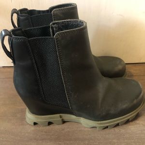 Sorel Joan of arctic wedge booties size 5.5